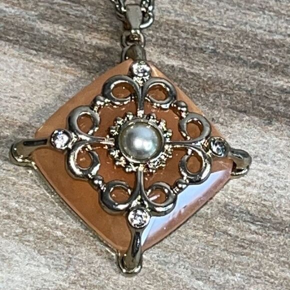 Victoria Style Gold Tone Beaded Necklace With Adjustable Chain - Picture 5 of 6